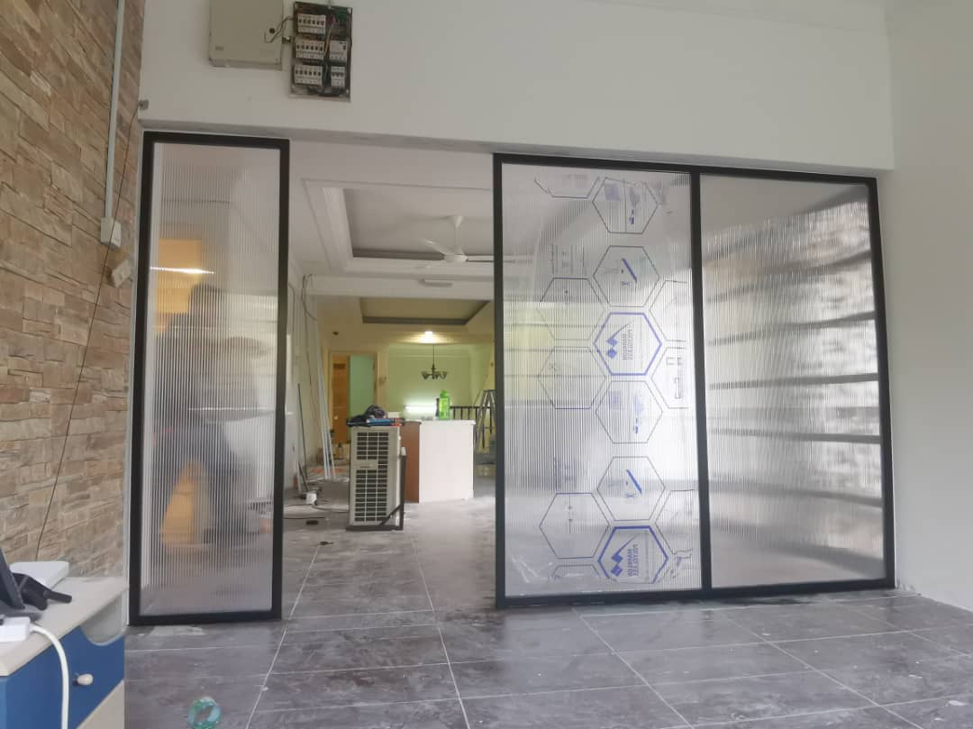 GR4 – MILD STEEL DOOR FRAME WITH HOLLY POLYCARBONATE